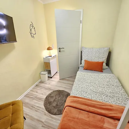 Sunshine - Mit 3 Schlafzimmern, Businesswohnung, Pendler, Monteurzimmer Und Familien Naehe Apartment *