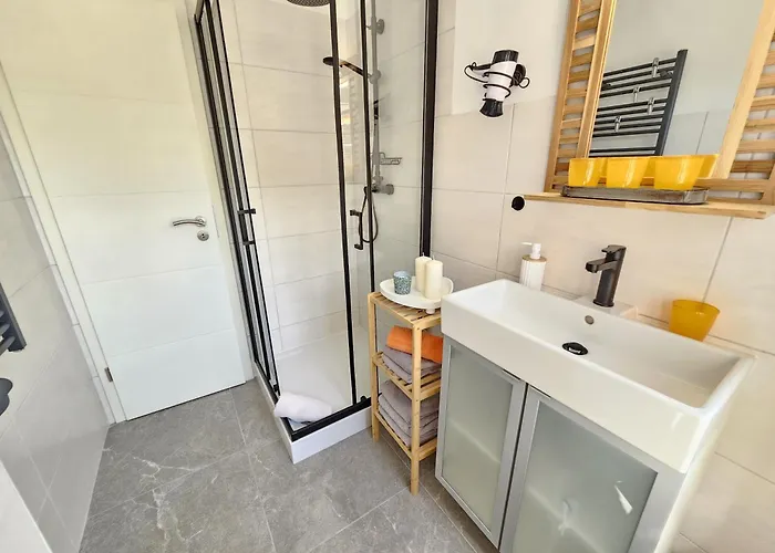 Sunshine - Mit 3 Schlafzimmern, Businesswohnung, Pendler, Monteurzimmer Und Familien Naehe