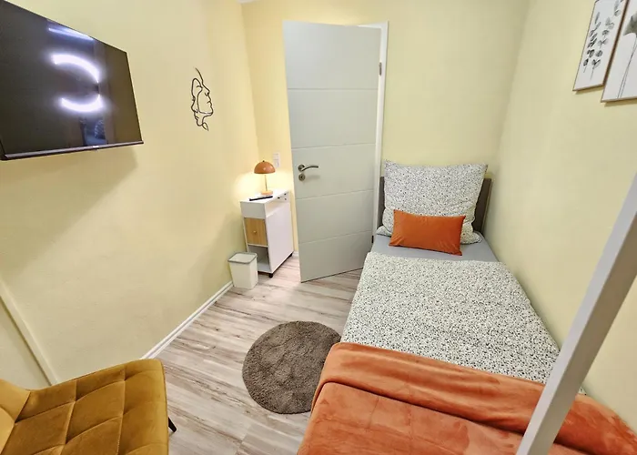 Sunshine - Mit 3 Schlafzimmern, Businesswohnung, Pendler, Monteurzimmer Und Familien Naehe Lejlighed *